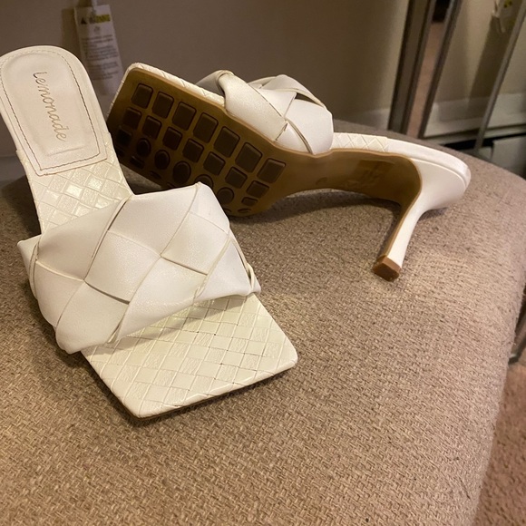 White square toe heels - Picture 2 of 3